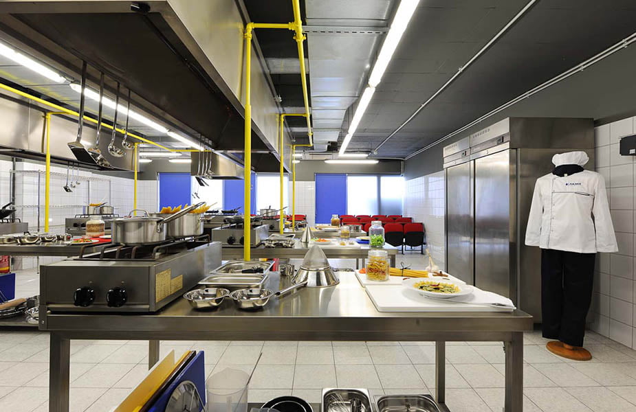 ΙΕΚ ΑΚΜΗ: Εργαστήριο Σχολής Μαγειρικής-Chef