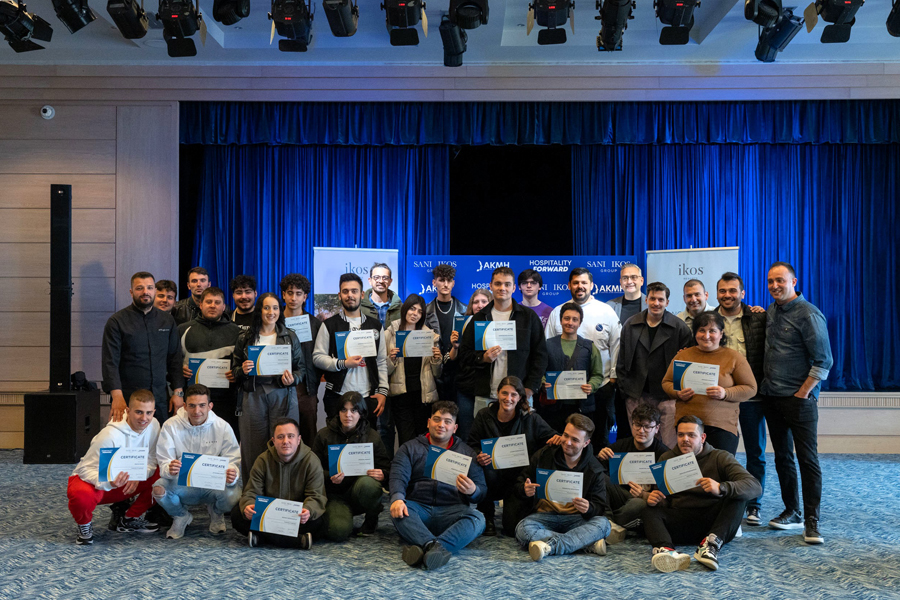 ΙΕΚ_ΑΚΜΙ_Hospitality_Forward_Graduation_G01